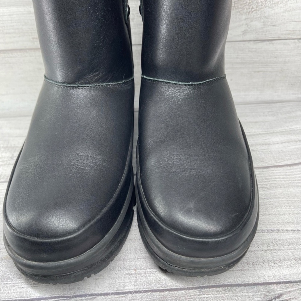 Women’s 7 UGG Classic Weather Mini Black Leather & Wool Boots - Picture 5 of 7